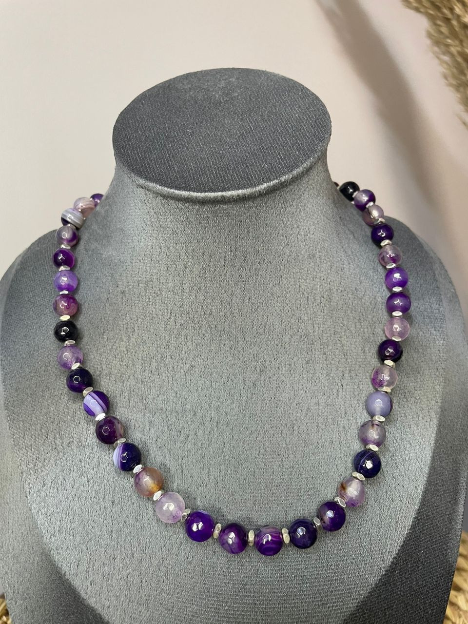 سلسل من حجر العقيق