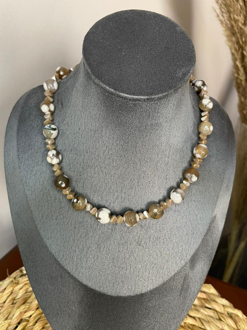 سلسل من حجر العقيق